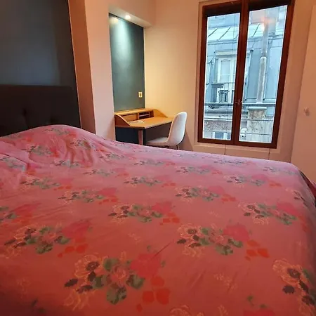 Week In Paris, 2 Pieces Hyper-centre Parisien Париж